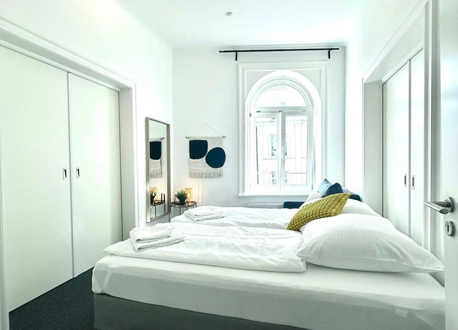 Central Apartment For Up To 10 Guests Hamburg