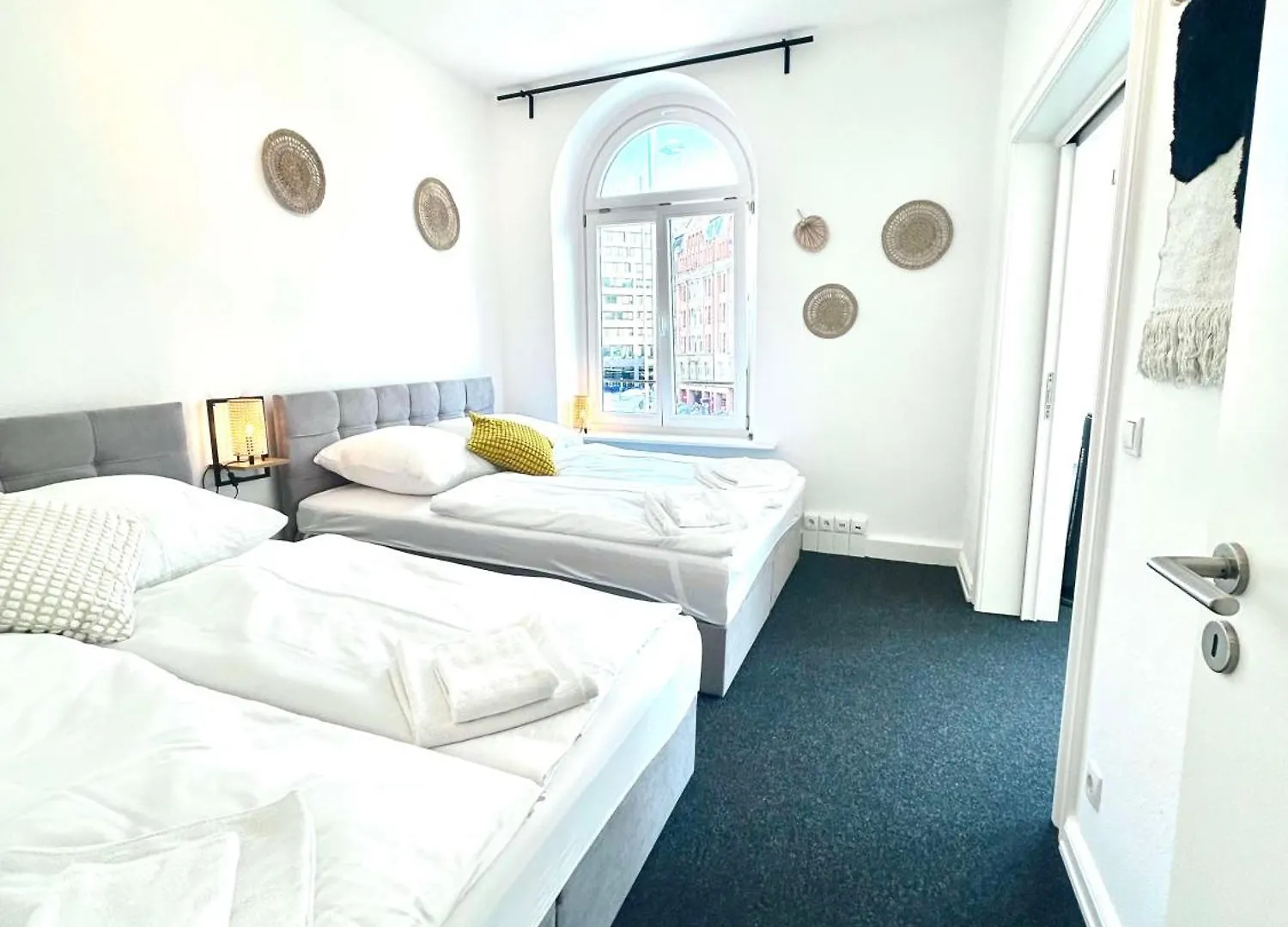 Central Apartment For Up To 10 Guests Hamburg
