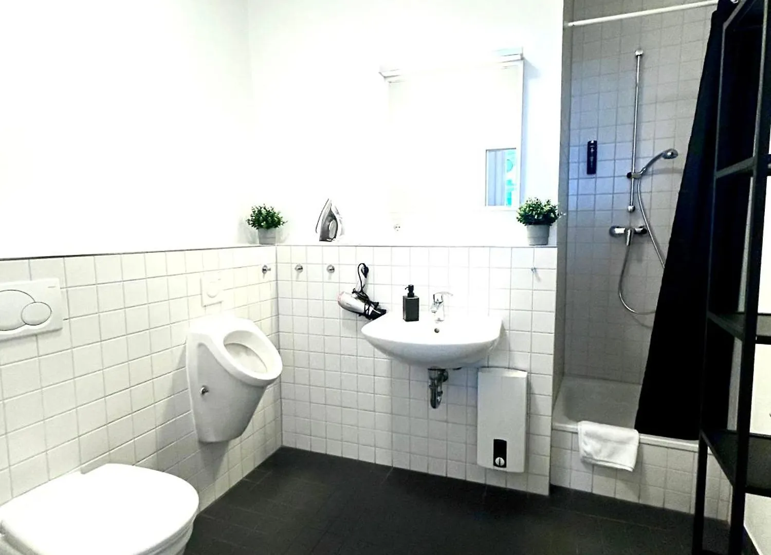 Central Apartment For Up To 10 Guests Hamburg