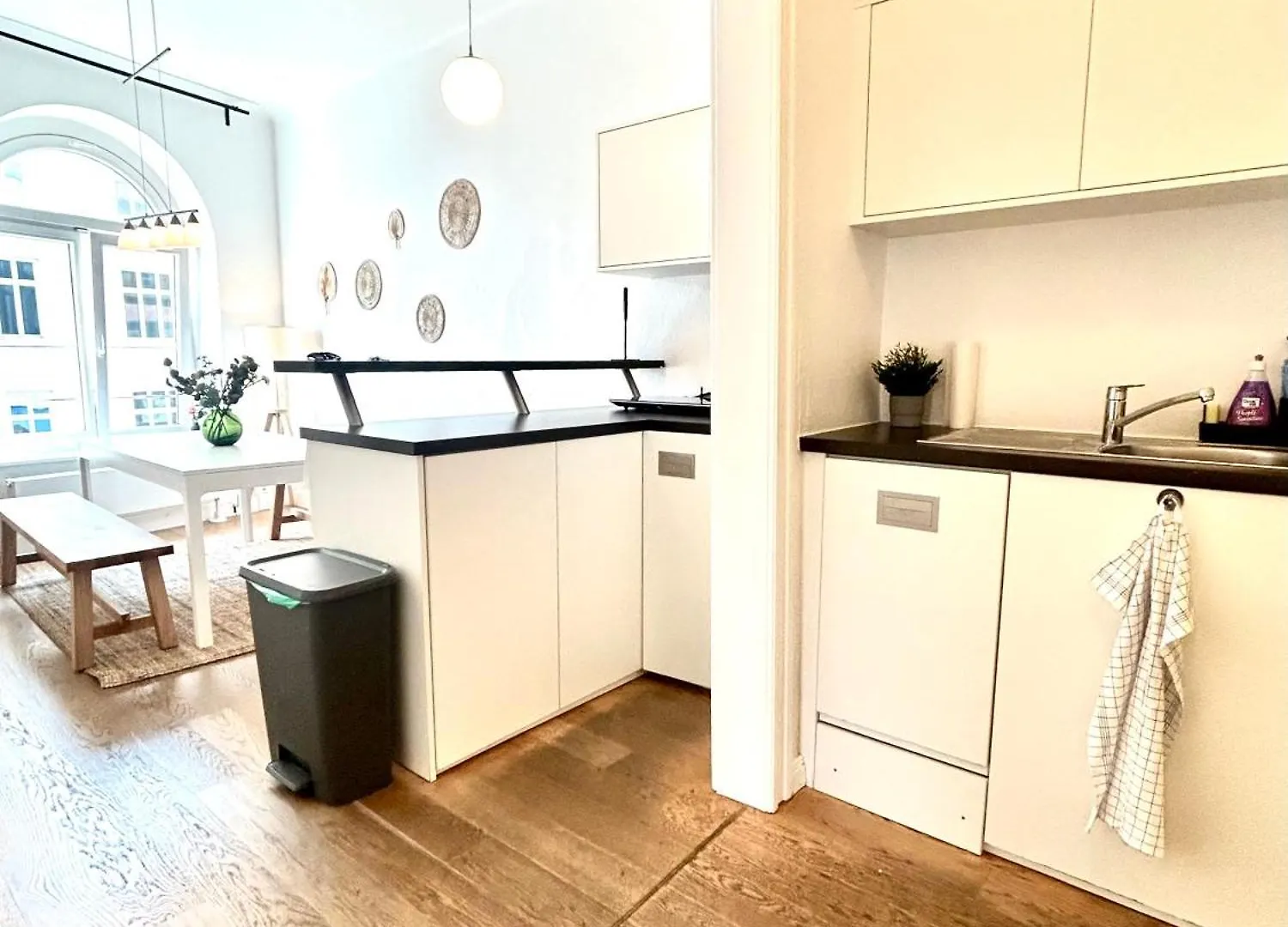 Central Apartment For Up To 10 Guests Hamburg